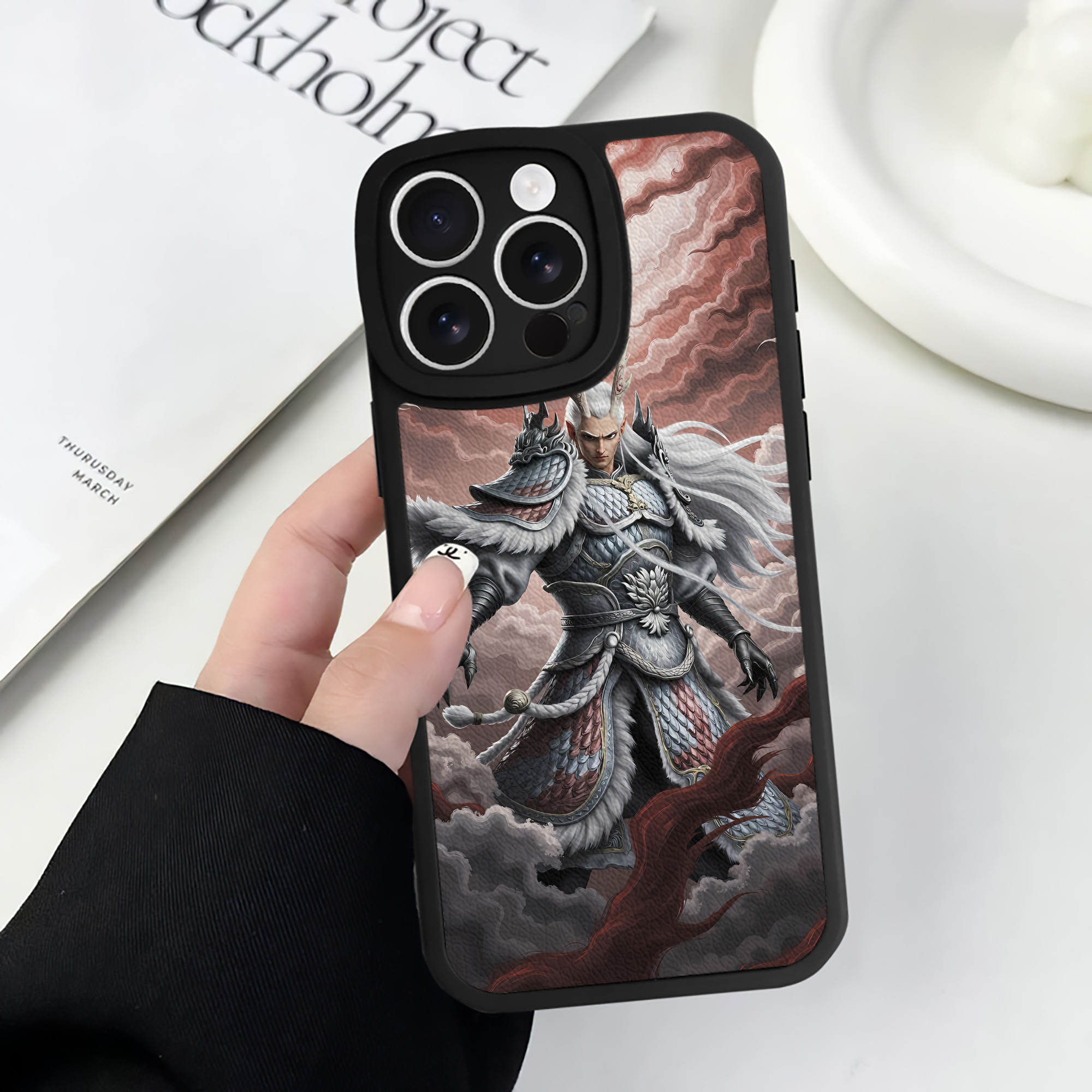 （画像用） Ne Zha 2 ナタ 魔童の大暴れ 【iPhone 16シリーズ対応】シリコンスマホケース（レザー調） 材質：シリコン